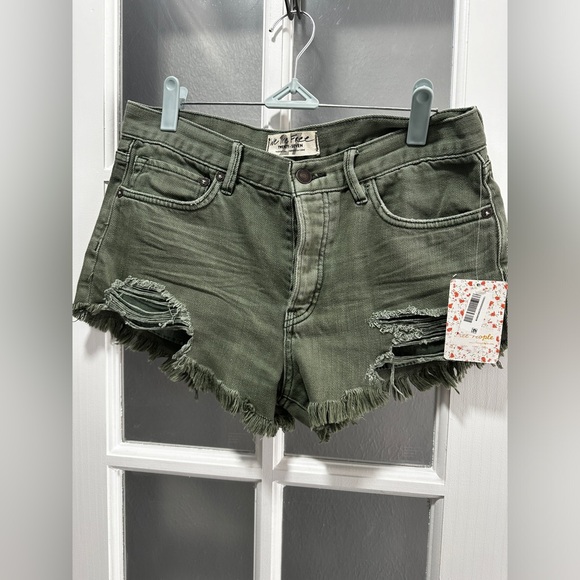 NWT Free People We The Free Living Good Vibrations Sage Denim Cutoff - Picture 3 of 10